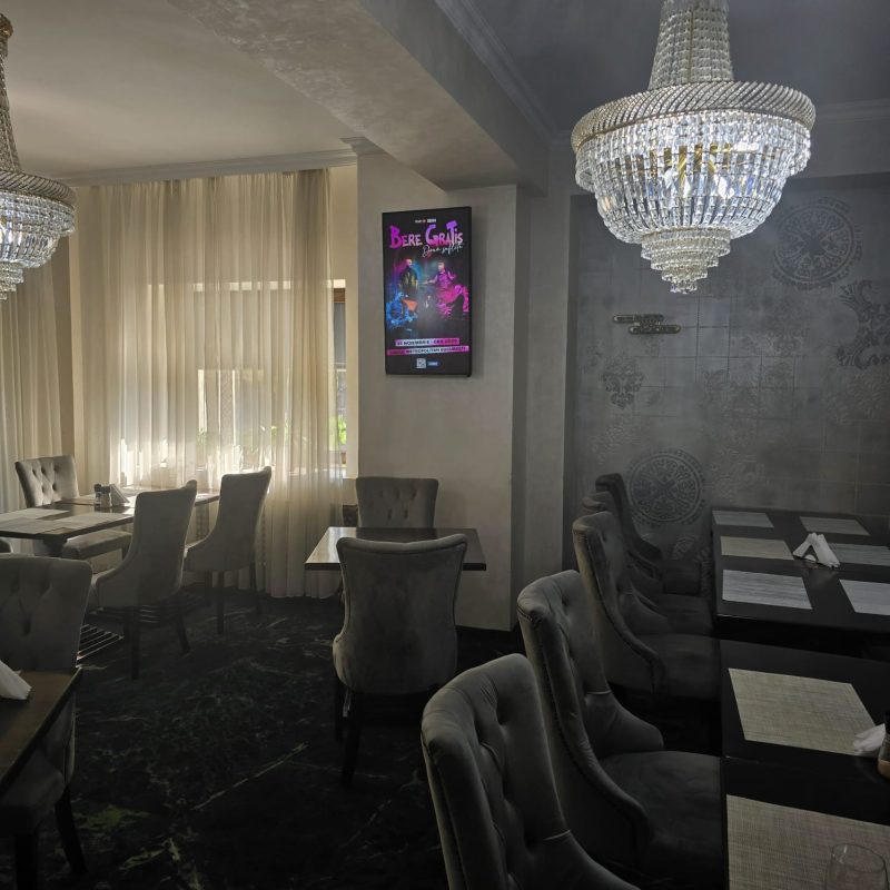 Reteaua Digitala DOOH Indoor - Chalet Jolie Sinaia Reteaua Digitala DOOH Indoor - Chalet Jolie Sinaia