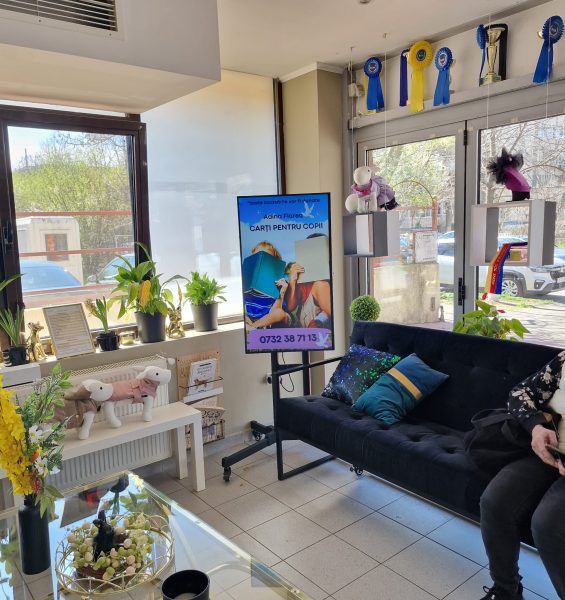 Reteaua Digitala DOOH Indoor - Lăbuțe Fericite Grooming, Caramfil, sector 1