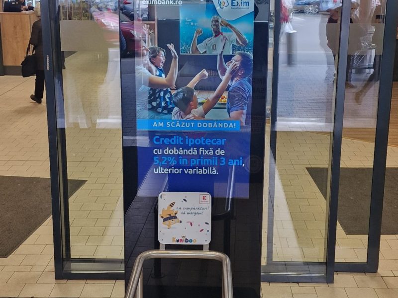 Luxul publicității digitale în Cluj Napoca: Rețeaua DOOH EkoGroup, promovată de Ciprian Petrescu